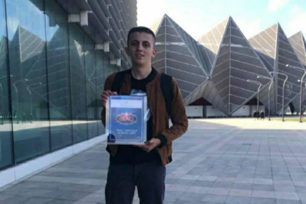 Rekorda imza atan azərbaycanlı məktəbli DANIŞDI